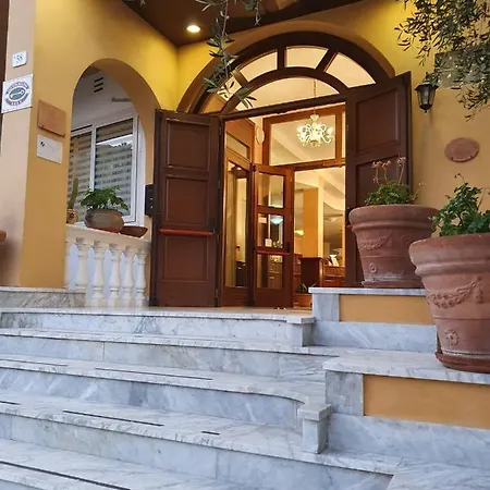 Club Hotel Malaspina ホテル ボーザ
